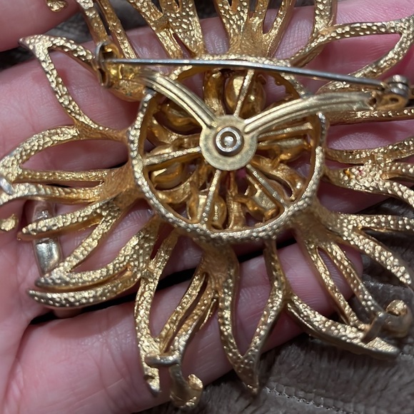 Vintage brooch mid century modern sunburst design with gold tone metal - Picture 4 of 6